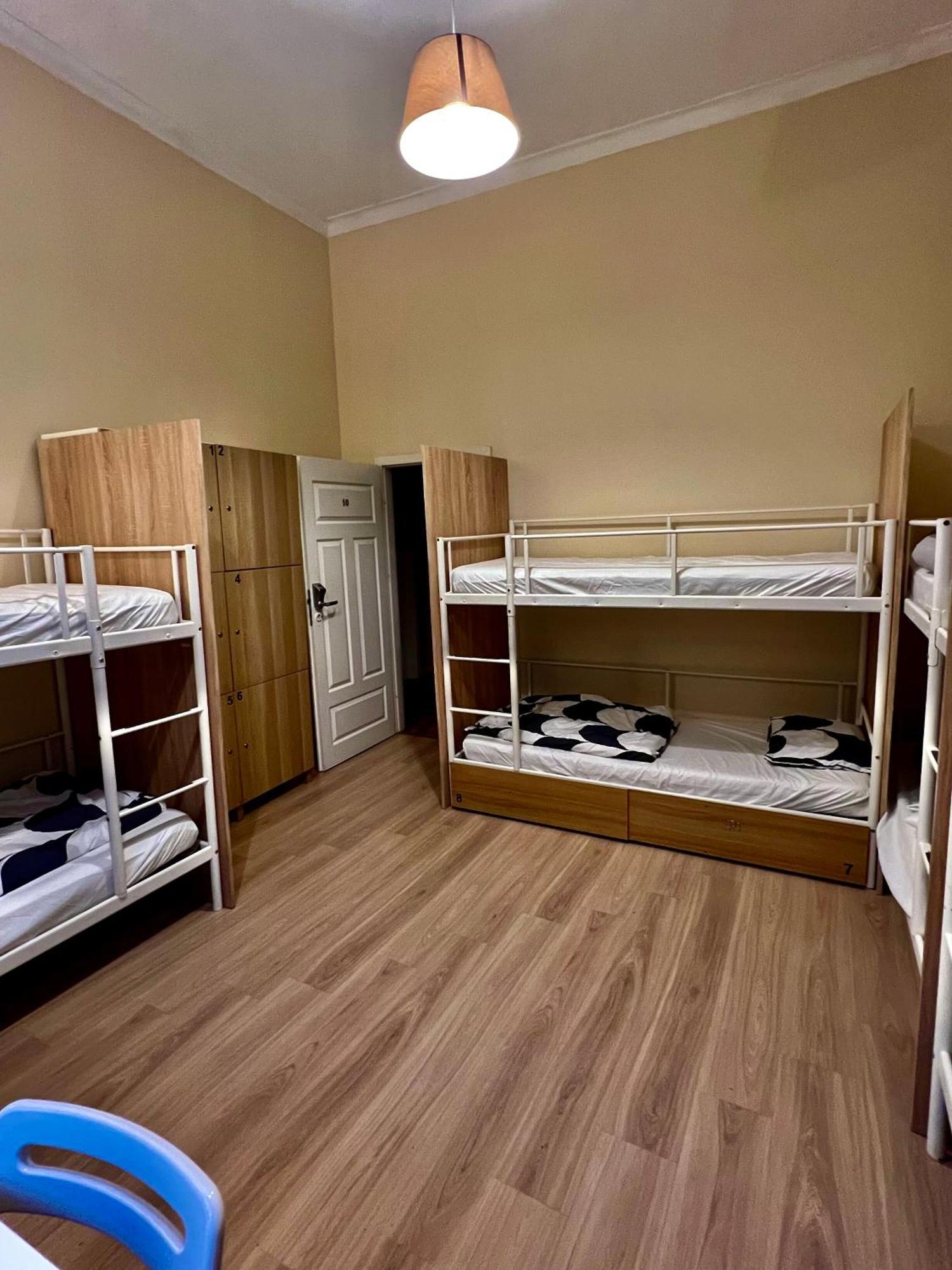 Fox Hostel Krakow Bagian luar foto